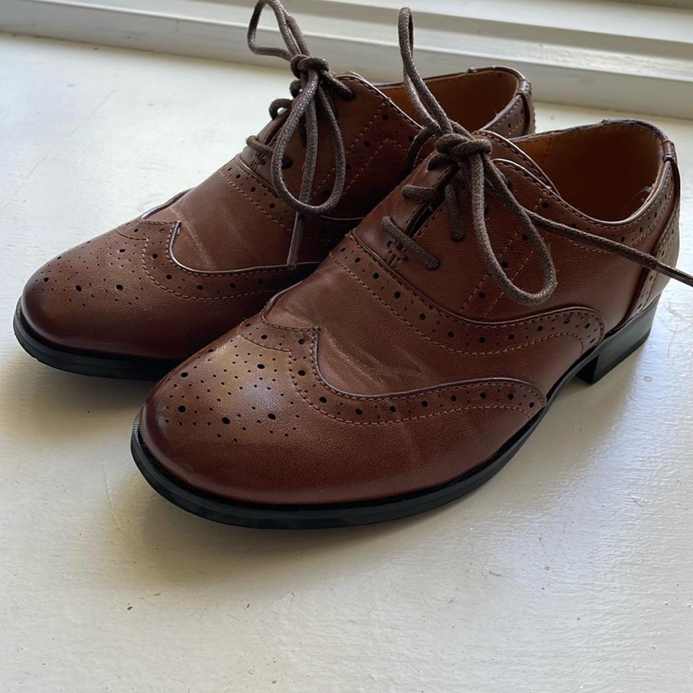 Boys brown dress shoes like new
